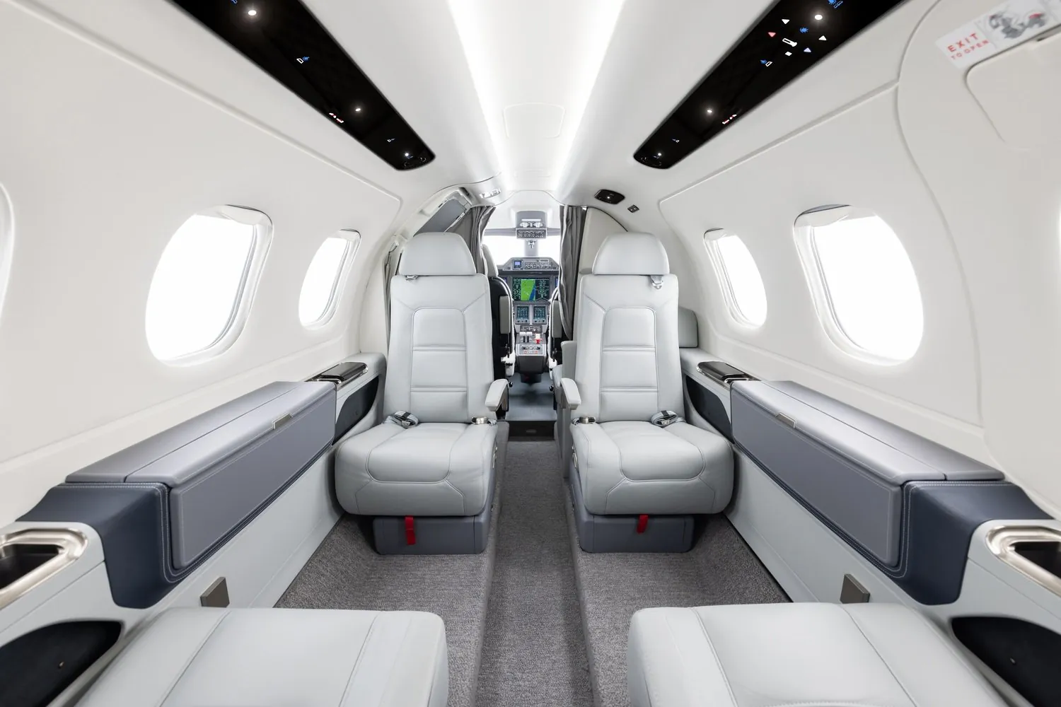 Embraer Phenom 100 cabin
